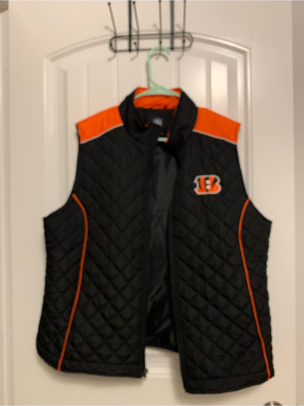 Gently Pre-Owned Cincinnati Bengals WMNs/Unisex Quilted Black & Orange Vest